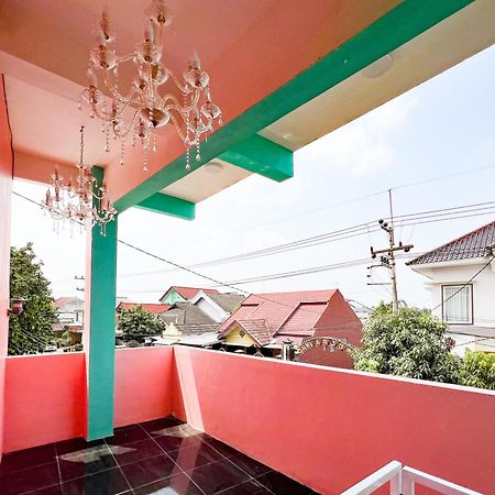 Reddoorz Near Sunrise Mall Mojokerto Exteriér fotografie