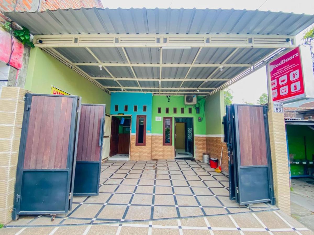 Reddoorz Near Sunrise Mall Mojokerto Exteriér fotografie