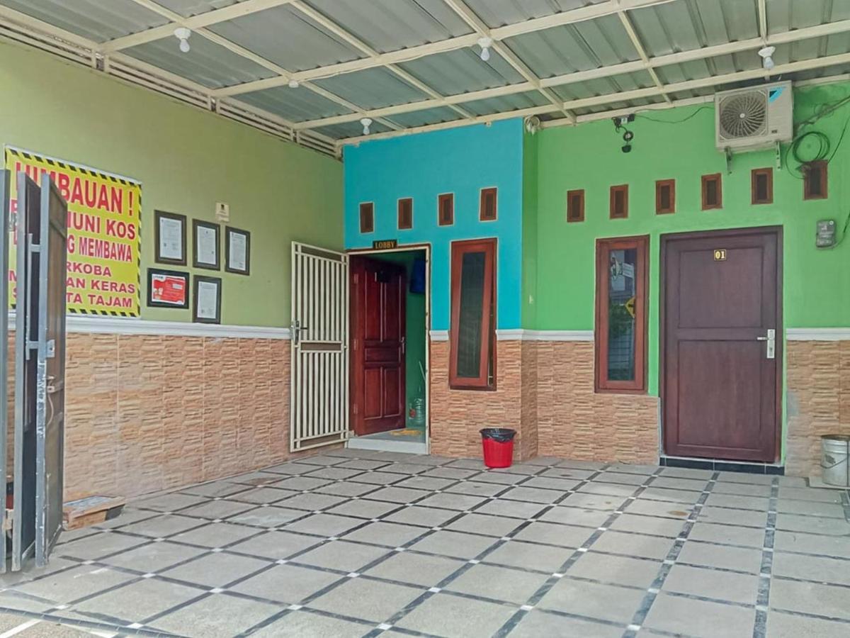 Reddoorz Near Sunrise Mall Mojokerto Exteriér fotografie