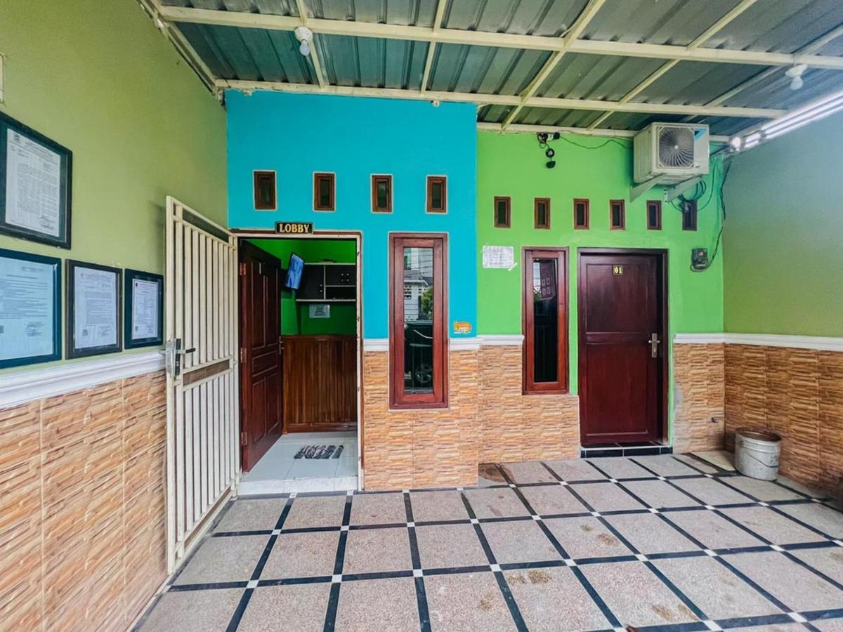 Reddoorz Near Sunrise Mall Mojokerto Exteriér fotografie
