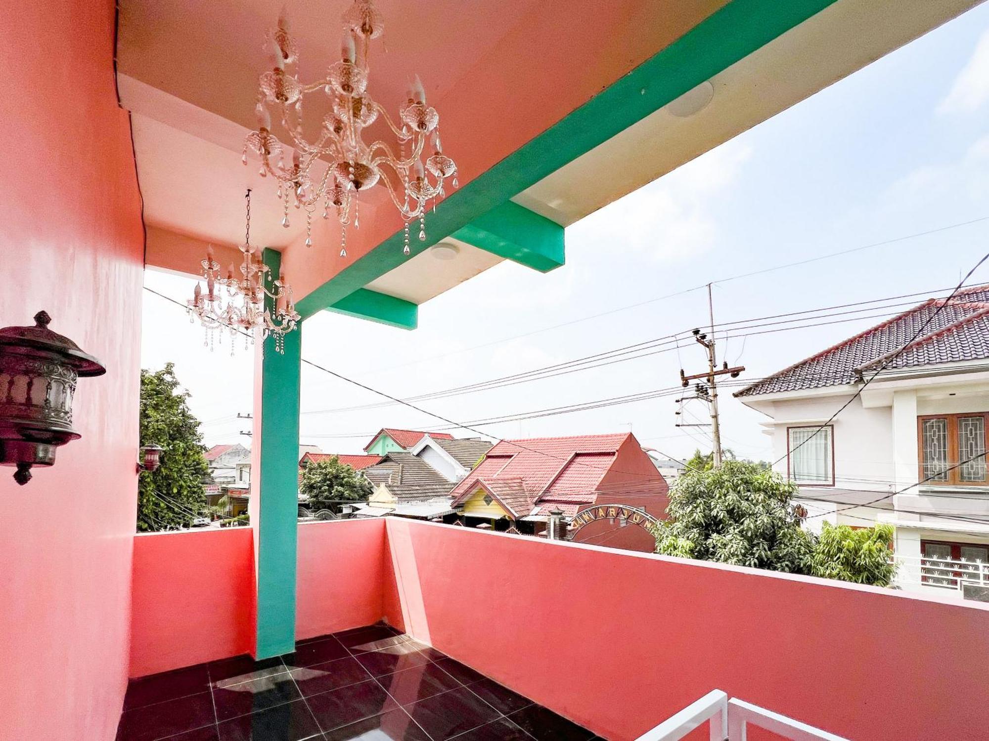 Reddoorz Near Sunrise Mall Mojokerto Exteriér fotografie
