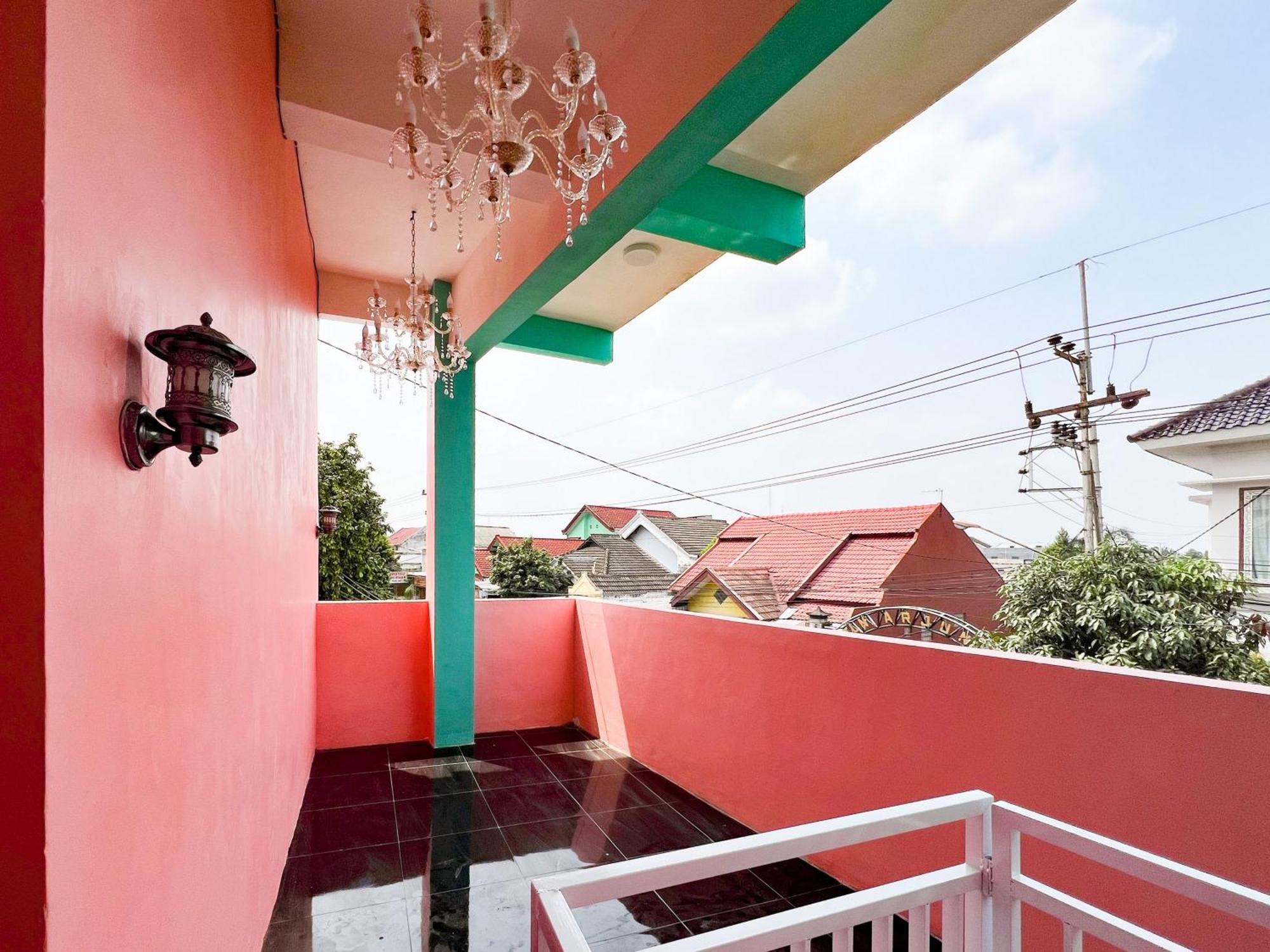 Reddoorz Near Sunrise Mall Mojokerto Exteriér fotografie