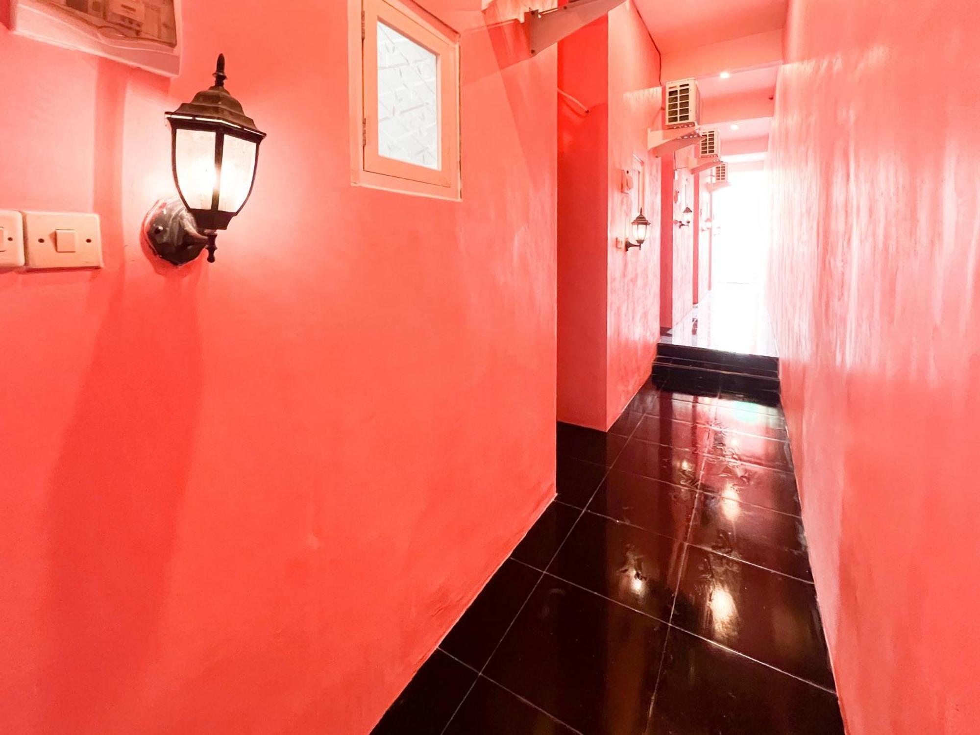 Reddoorz Near Sunrise Mall Mojokerto Exteriér fotografie