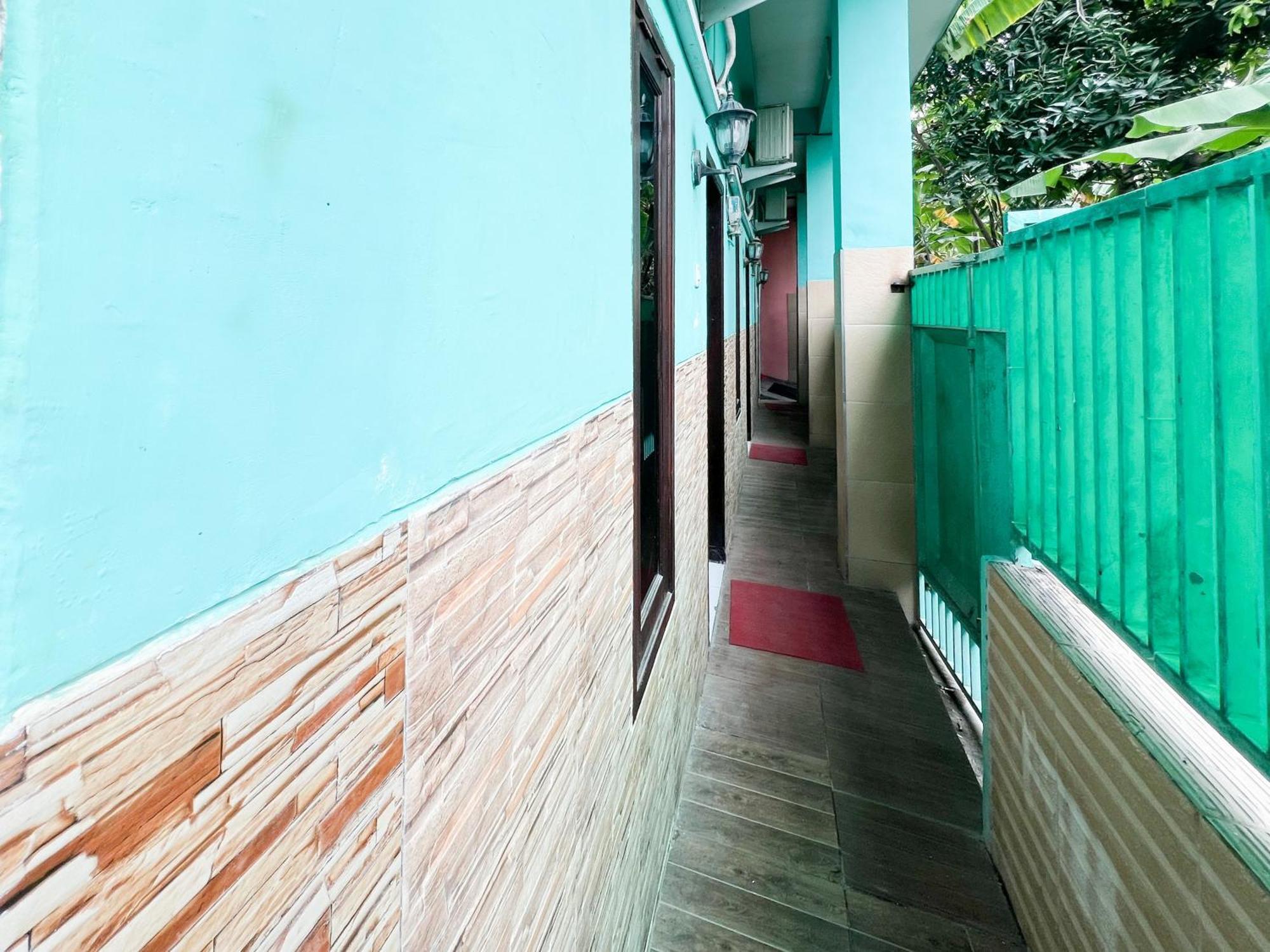 Reddoorz Near Sunrise Mall Mojokerto Exteriér fotografie
