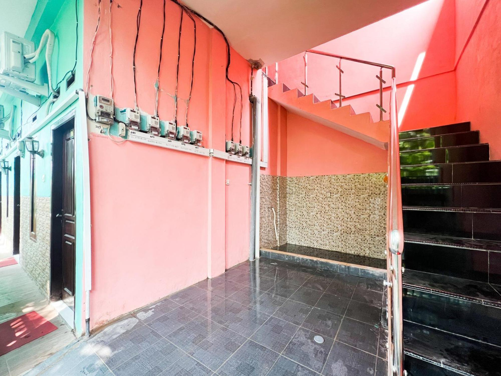 Reddoorz Near Sunrise Mall Mojokerto Exteriér fotografie