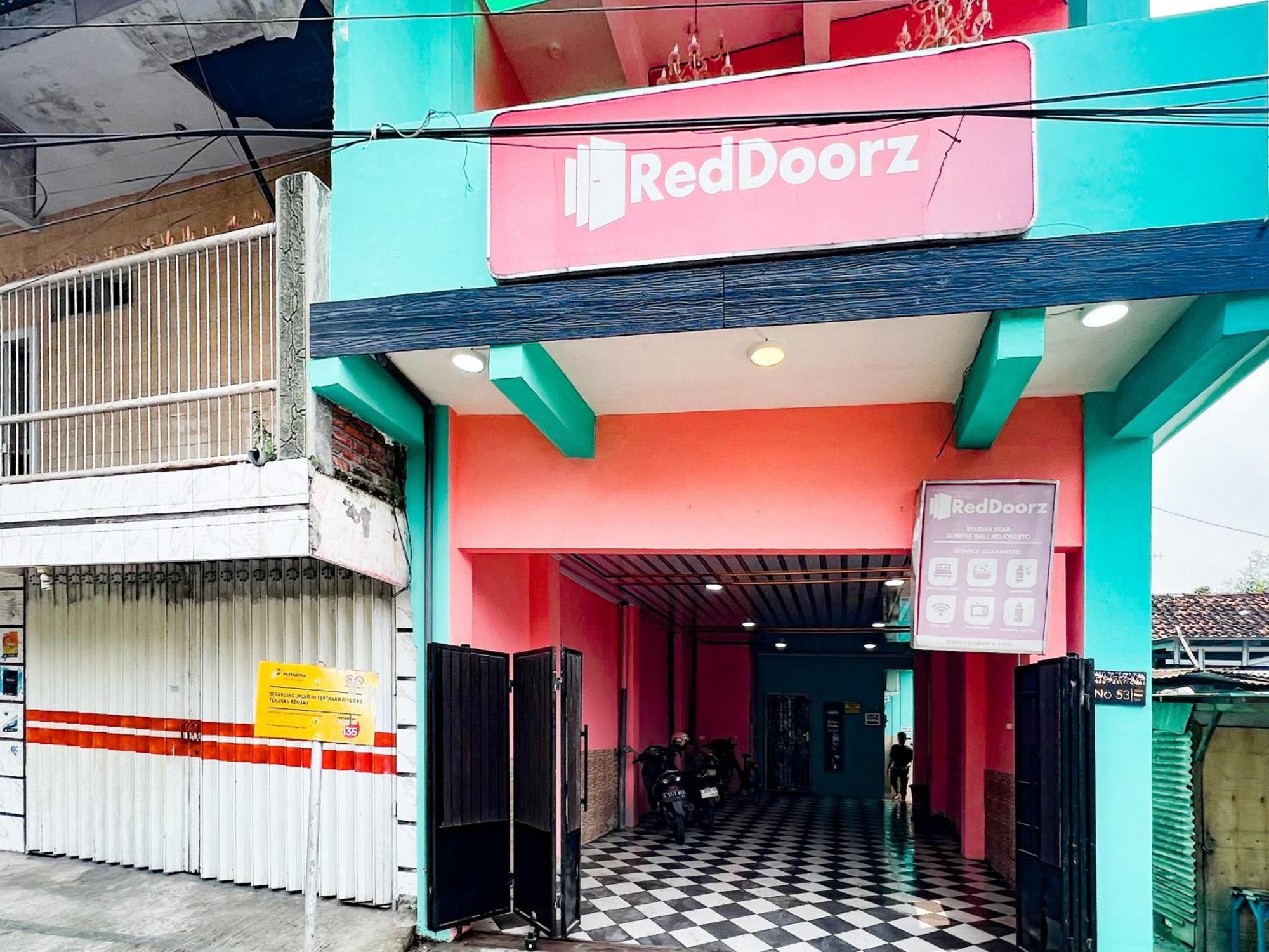 Reddoorz Near Sunrise Mall Mojokerto Exteriér fotografie