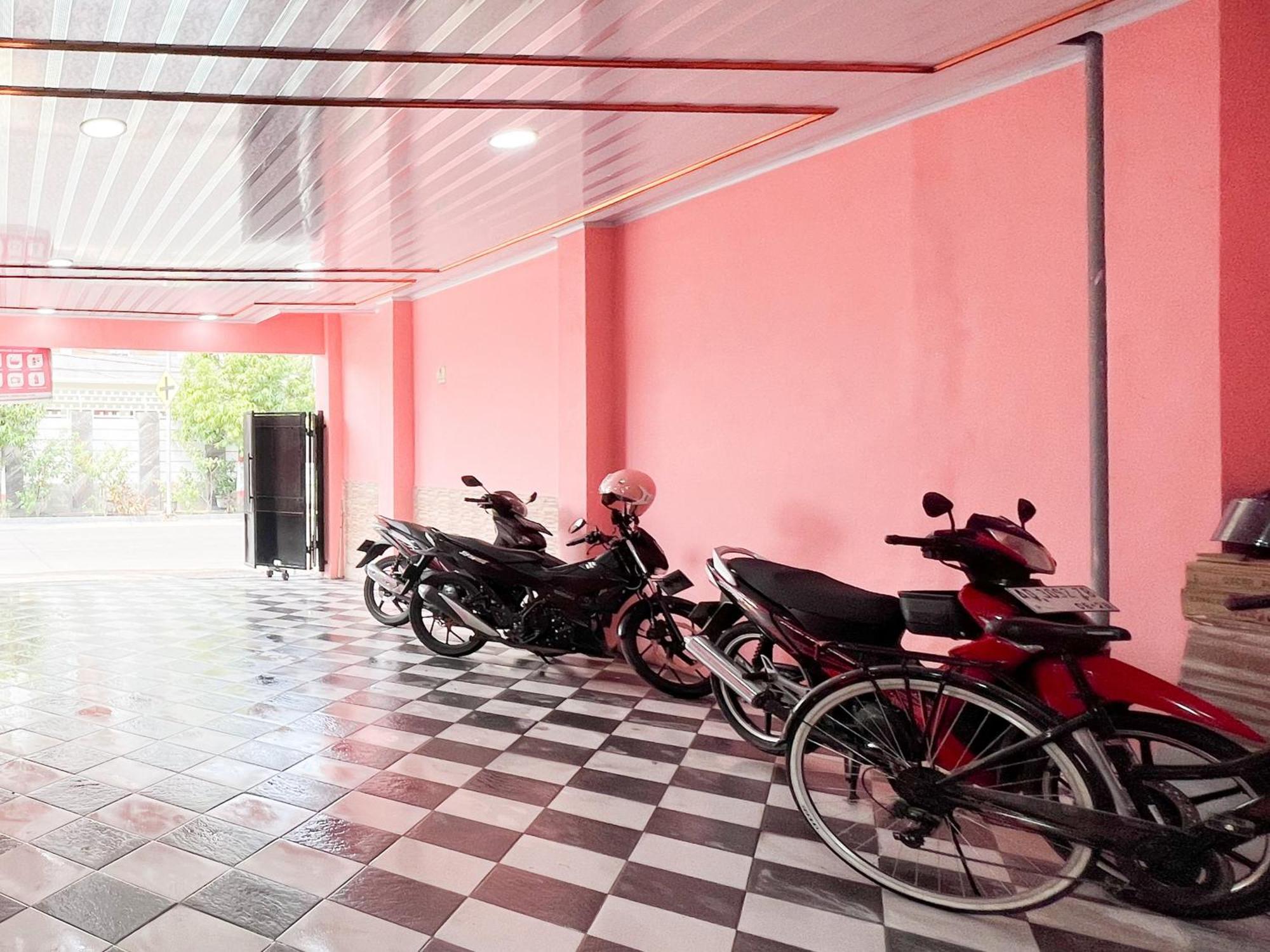 Reddoorz Near Sunrise Mall Mojokerto Exteriér fotografie